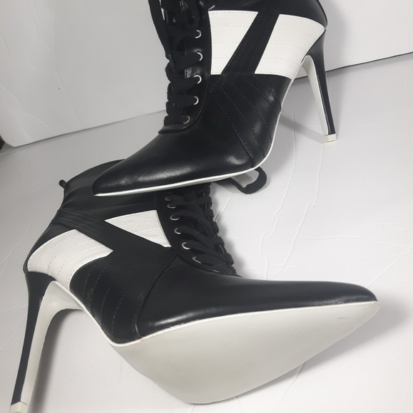 Lace up Sneaker Stilettos Black White *SOLD* - Picture 4 of 4